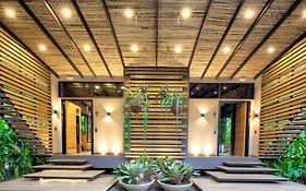 aWà Beach Hotel